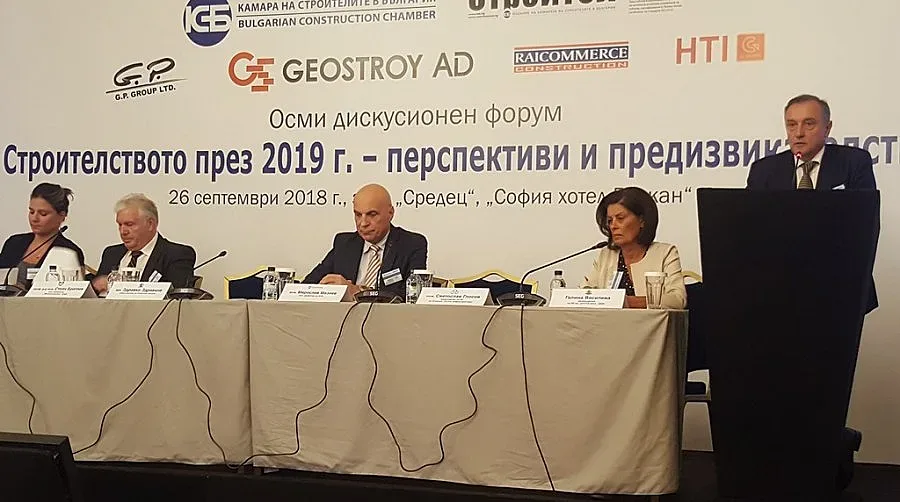 Работи се по строежа на стратегически за Северна и Северозападна България пътища