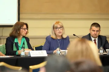 Цачева призова да се работи непрекъснато за подобряване на защитата на правата на децата