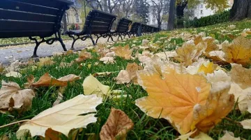 Вятърът отслабва, но времето остава хладно