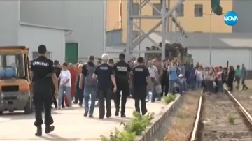 Протестите на служителите на заводите на Миню Стайков продължават