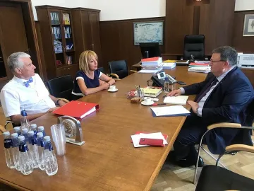 Мая Манолова поиска от Цацаров да провери харченето на пари за с. Хитрино