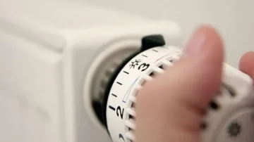 Обявиха къде и с колко поскъпват парното и топлата вода