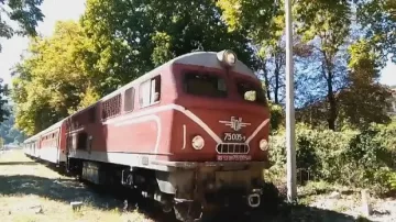 Авторът на клипа с деца, минаващи на жп прелез: Спирачният път на влака е над 200 м