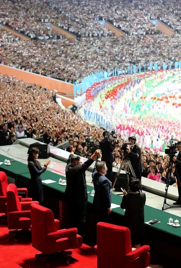 ЗАТОПЛЯНЕТО ПРОДЪЛЖАВА: Лидерите на двете Кореи говориха пред многохилядна публика