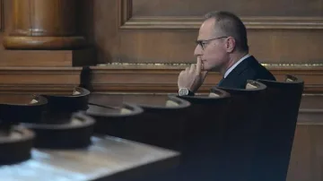 СКАНДАЛ! Лозан Панов нападна парламента от трибуната му