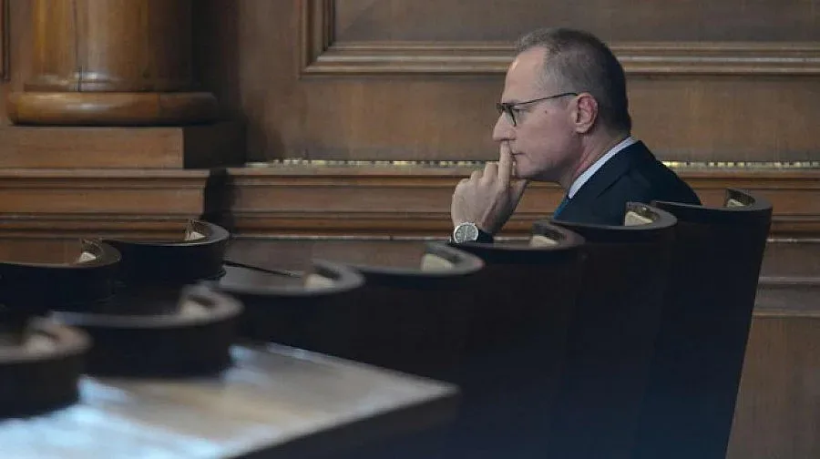 СКАНДАЛ! Лозан Панов нападна парламента от трибуната му