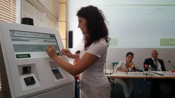 Автомобили с най-нови технологии ще контролират шофьорите за платени пътни такси