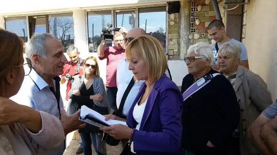 Мая Манолова провери възстановяването на с. Хитрино