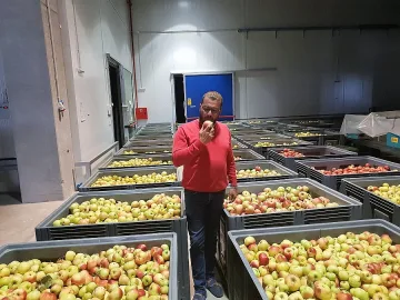 Ортодоксалният орден на Хоспиталиерите дарява: Биоябълки за социалните заведения на община Пловдив