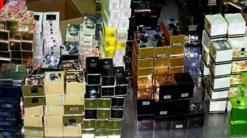 Измамници точат сметките ни чрез сайтове с фалшива козметика