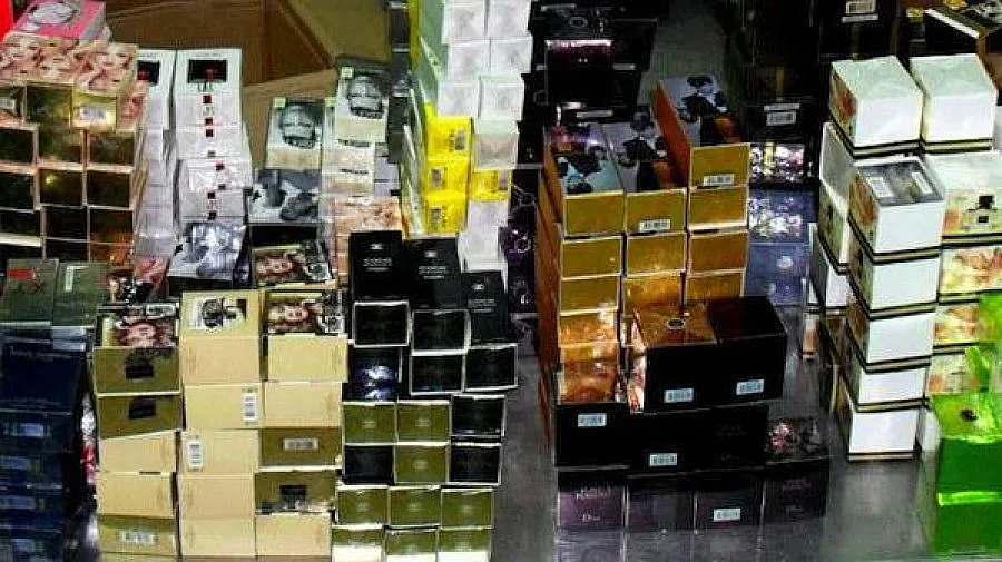 Измамници точат сметките ни чрез сайтове с фалшива козметика