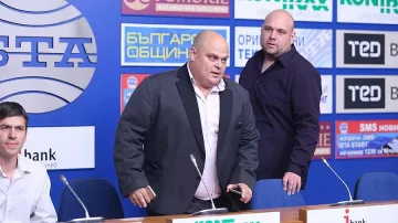 Граждани излизат на протест срещу управлението