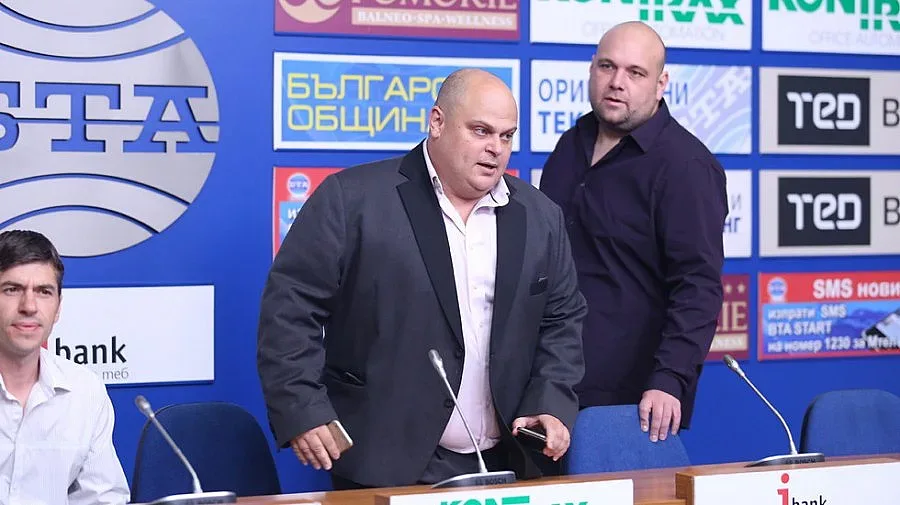 Граждани излизат на протест срещу управлението