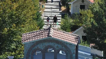 ЗАРАДИ ЛОШ ПЪТ: Жители на Баните блокираха пътя към Кръстова гора