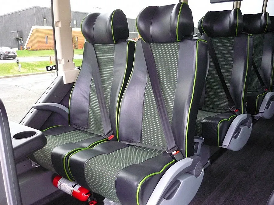 Автобусите вече задължително ще имат колани и видеорегистратори