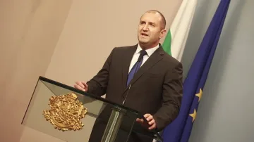 Румен Радев подписва указа за освобождаването на Младен Маринов