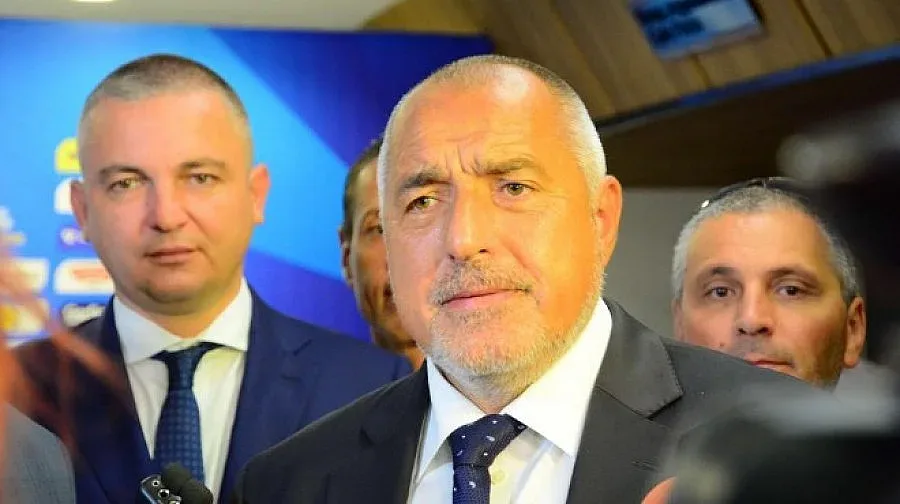 Чиновниците с 10% по-високи заплати