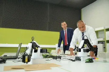 Борисов и министърът на образованието откриха нова гимназия в Бургас