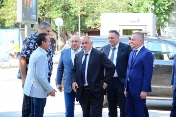 Бюджетните заплати може да скочат с 10% от 1 януари догодина