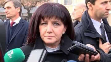 Караянчева: Коалиционен съвет решава утре за трите министерски оставки