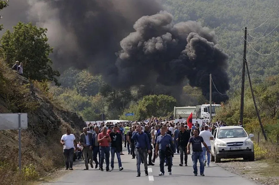 Блокираха пътя на Вучич в Косово