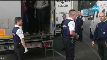 Шофьор, в чийто камион тайно влезли мигранти: Тях ги пуснаха, а мен ме задържаха