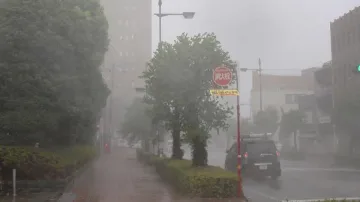 Япония се готви за най-мощния тайфун от 25 години насам, очаква ветрове с 200 км/ч