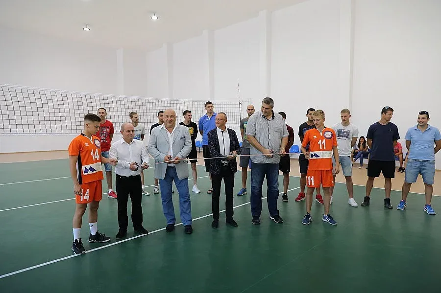 Министър Кралев откри реновираната спортна зала „Иван Ханджиев” в Русе