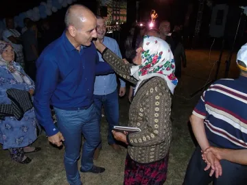 Цветанов уважи фолклорния събор „И си носим песента“ в с. Горно Новково