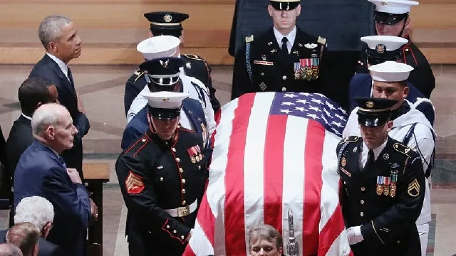 Критики към Тръмп на погребението на Маккейн 