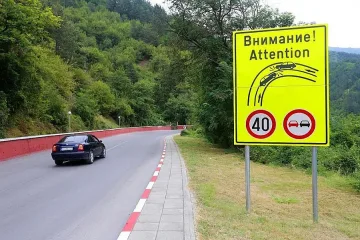 Следователи взеха проби от асфалта на пътя край Своге