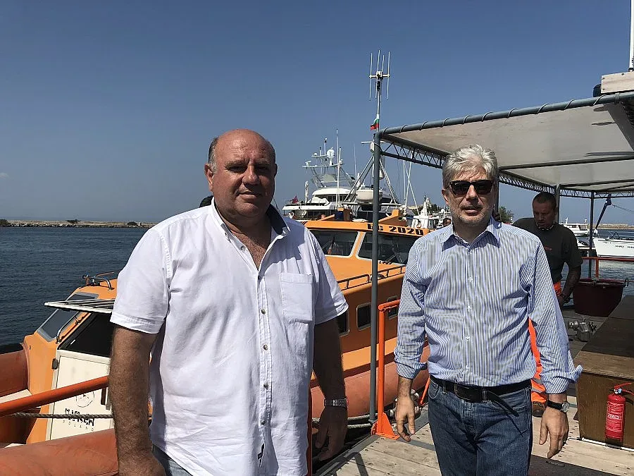 Министерство на околната среда следи ситуацията с кораба край Созопол