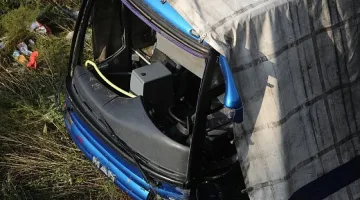 Изписаха от болницата шофьора на катастрофиралия край Своге автобус