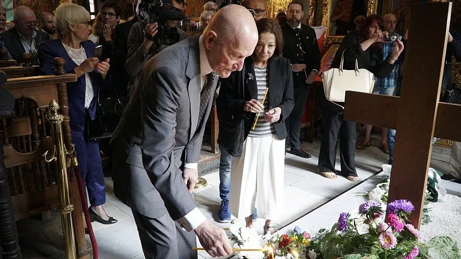 Симеон Сакскобургготски се поклони на гроба на баща си в Рилския манастир