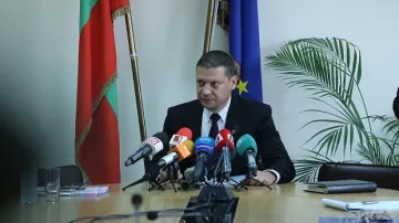 Предложение: Областните управители да поемат ремонтите на пътищата