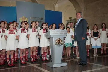 Културният министър: Нямаме право на мнение по проблема с радиохора