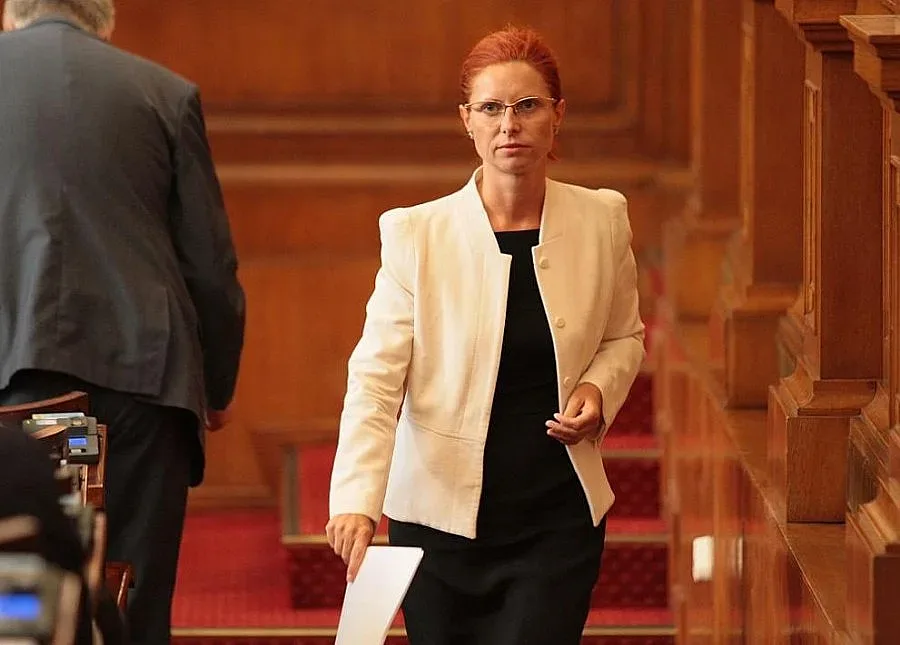 Оставки и пари гасят летните пожари