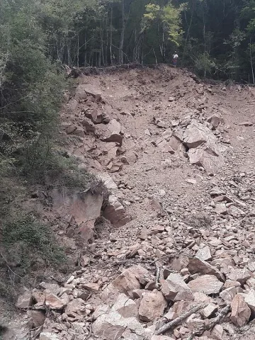 Укрепват ската над срутищата по пътя до Рилския манастир