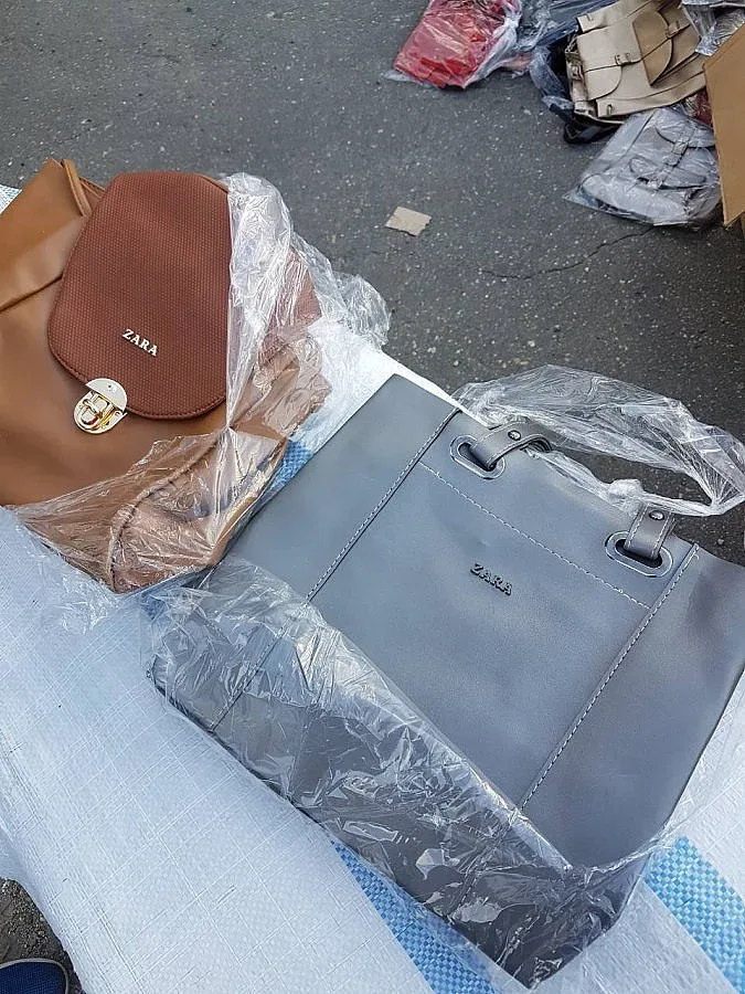 Фалшиви чанти и дрехи задържаха на столичната митница