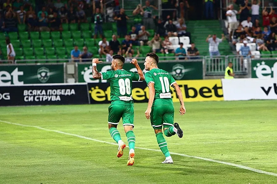 "Лудогорец" победи ЦСКА и качи "Левски" на върха