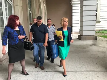 Мая Манолова се оплака от надзорната дейност на КФН над застраховането