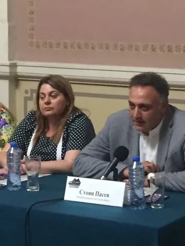 На дискусията на "Стандарт": Рейсове от летище Варна към Чудесата