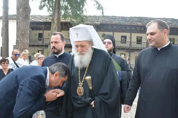 Патриарх Неофит благослови българите за Богородица от Троянския манастир