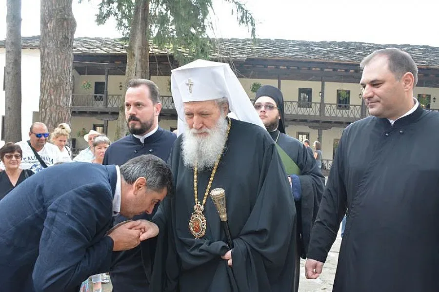 Патриарх Неофит благослови българите за Богородица от Троянския манастир