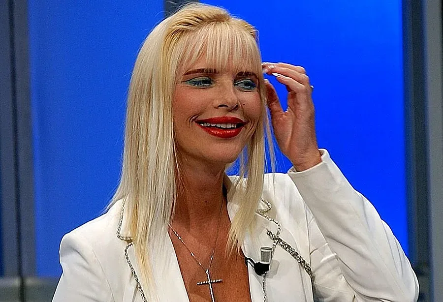 Порно легендата Чичолина остана без депутатска пенсия