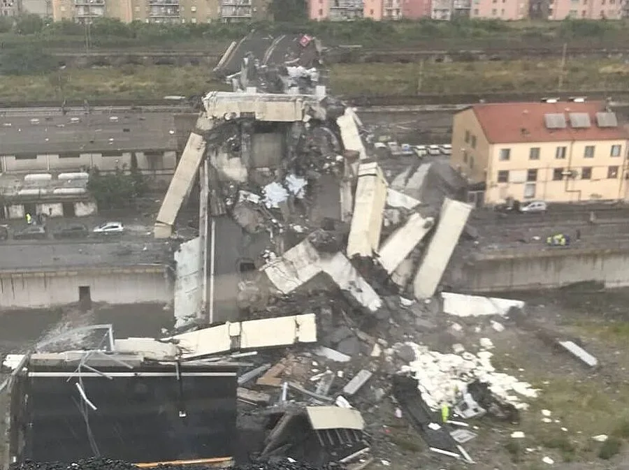 ТРАГЕДИЯТА В ГЕНУА: Загиналите са най-малко 30