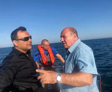 Транспортният министър инспектира района на разлива на мазут около Созопол