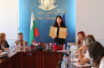 Седем оферти за доставка на нови линейки бяха отворени публично