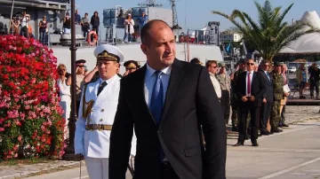 Румен Радев: Властта действа мудно по модернизацията на флота и армията