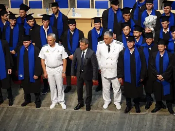 Млади моряци във Варна получиха дипломи за завършено висше образование
